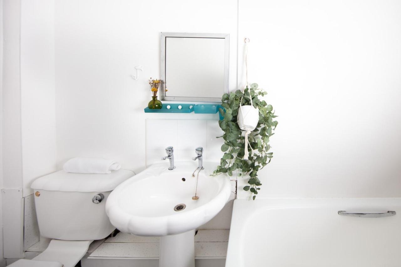Fab Arthur Seat Views, Old Town Apartment Edimburgo Esterno foto